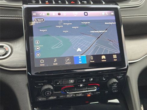 Used 2021 Jeep Grand Cherokee L Limited w/ Luxury Tech Group II image 31