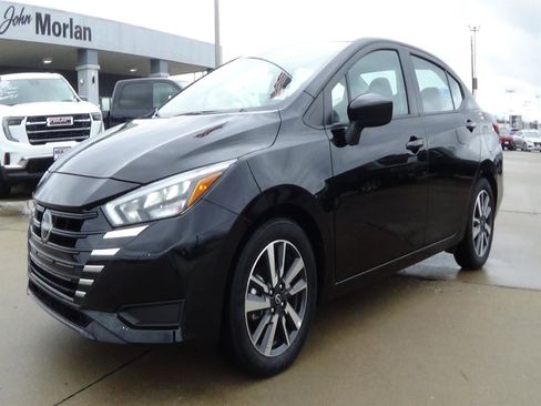 Used 2025 Nissan Versa SV FWD image 2