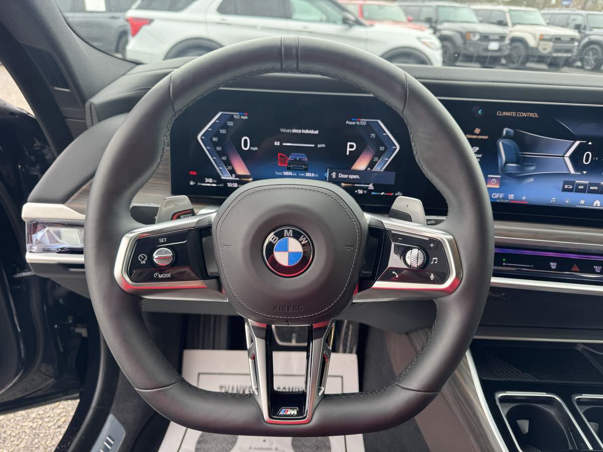 Used 2025 BMW 740i xDrive AWD/4WD image 15