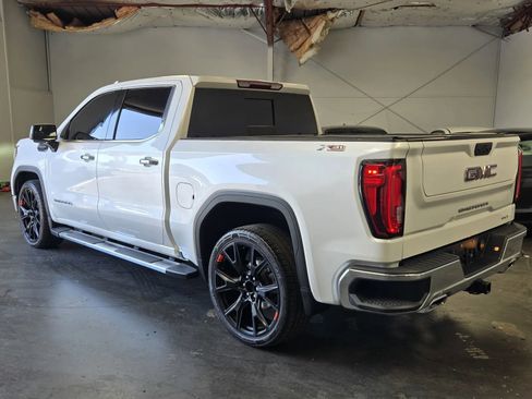 Used 2022 GMC Sierra 1500 SLT w/ SLT Premium Package AWD/4WD image 2