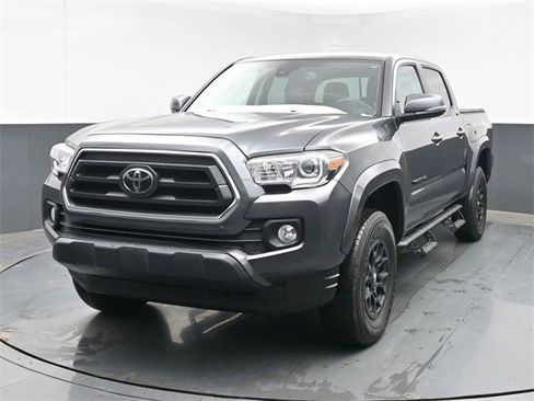 Used 2021 Toyota Tacoma SR5 w/ Technology Package image 5