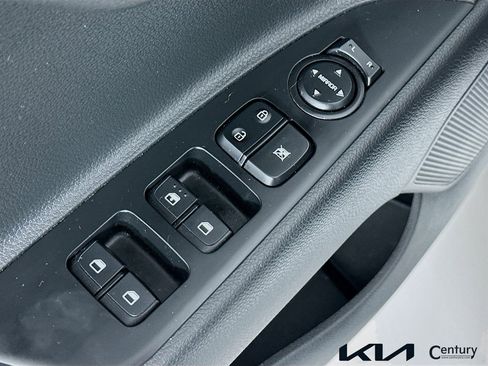 Used 2023 Kia Rio S w/ Technology Package image 17