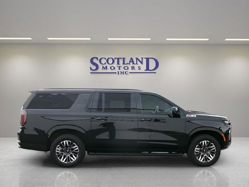 Used 2025 Chevrolet Suburban Z71 AWD/4WD image 5