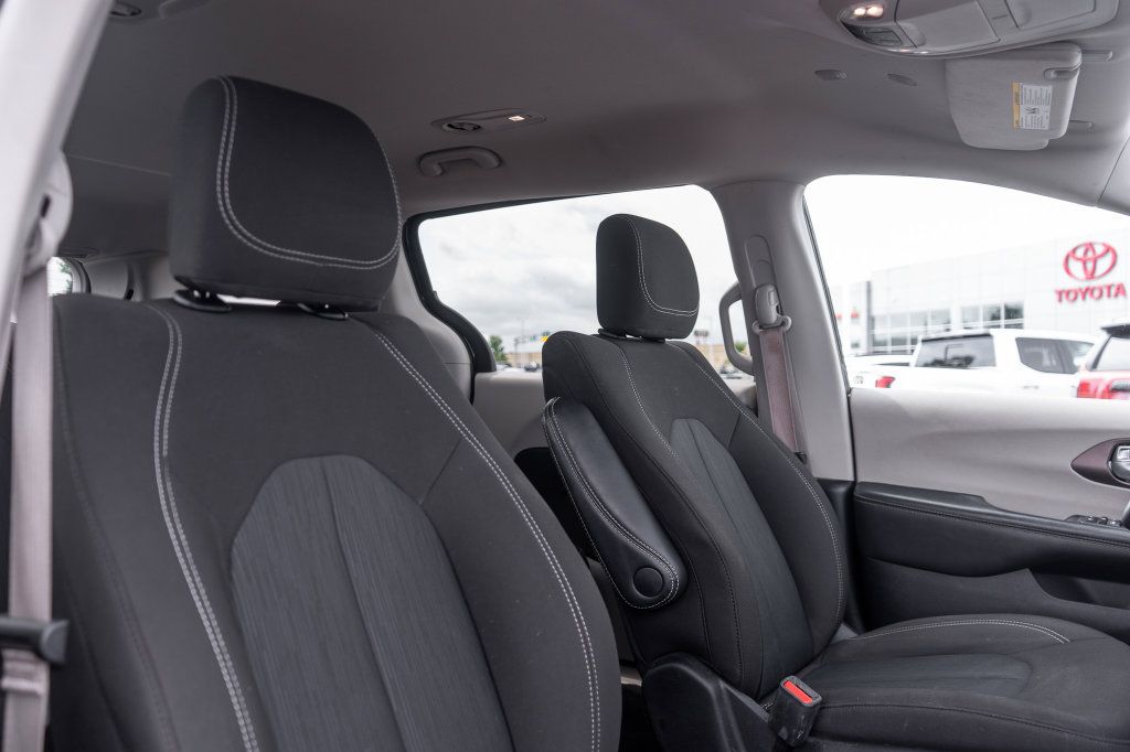 Used 2023 Chrysler Voyager LX FWD image 13