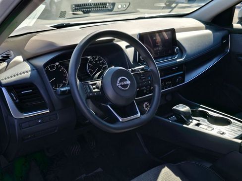 Used 2023 Nissan Rogue SV image 17