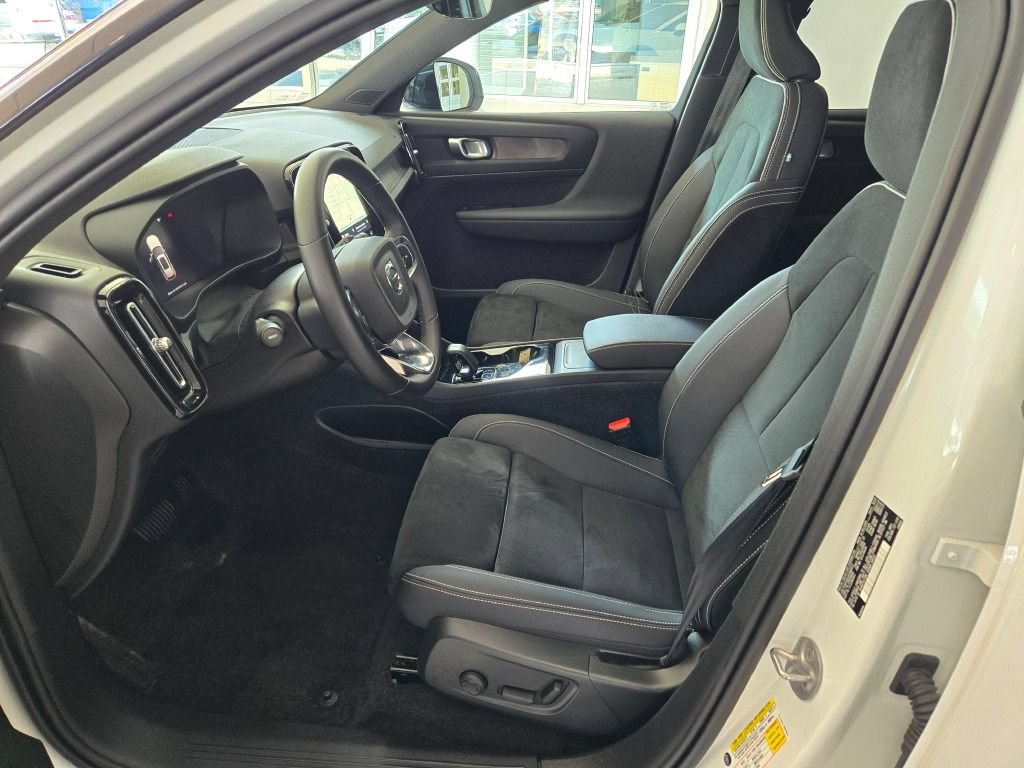 Used 2023 Volvo XC40 Recharge Plus AWD/4WD image 21