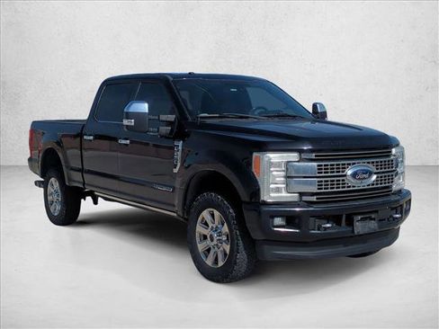 Used 2017 Ford F250 Platinum w/ Platinum Ultimate Package image 3