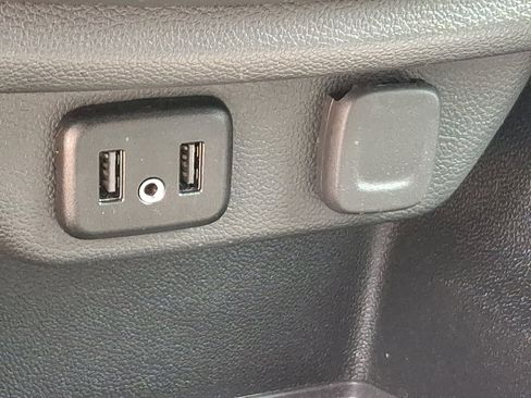 Used 2023 Chevrolet Traverse LT image 27