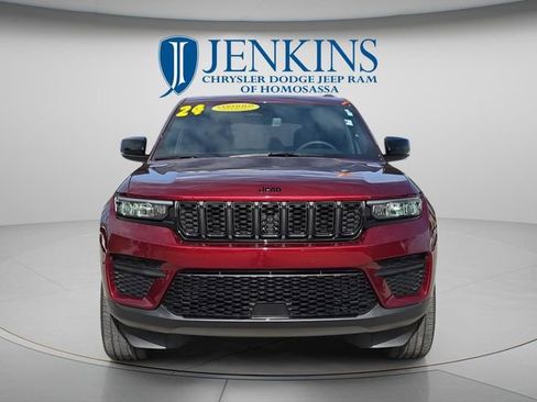 Used 2024 Jeep Grand Cherokee Altitude image 11