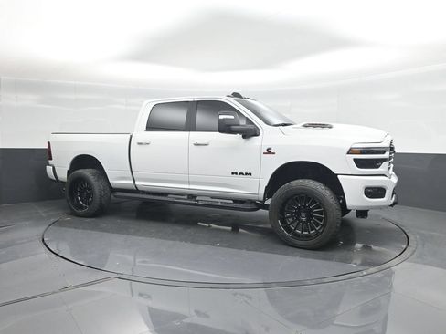 Used 2025 RAM 2500 Laramie AWD/4WD image 11