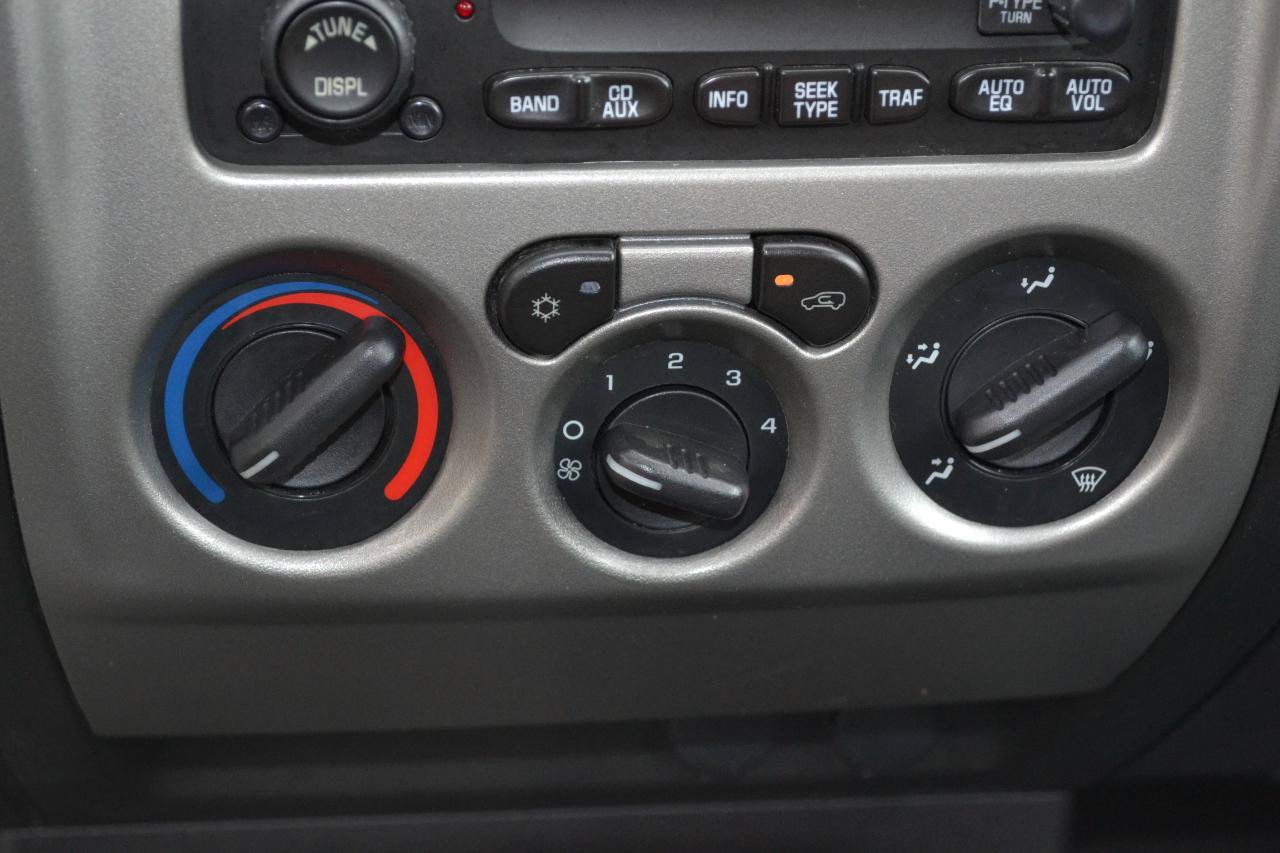 Used 2011 Chevrolet Colorado LT AWD/4WD image 16