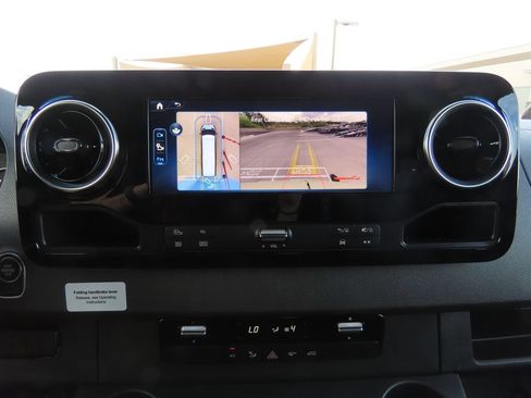 Used 2025 Mercedes-Benz Sprinter 2500 image 17