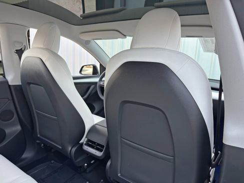 Used 2023 Tesla Model Y Long Range image 38
