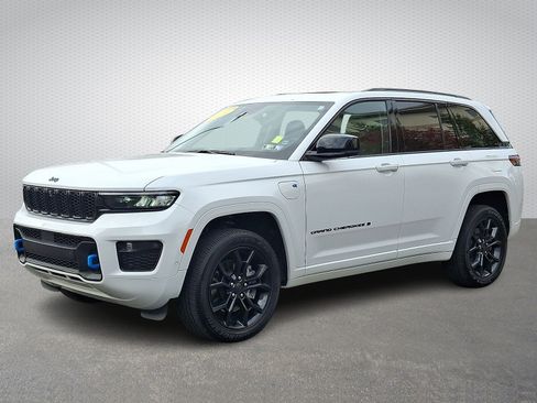 Used 2023 Jeep Grand Cherokee 30th Anniversary image 3