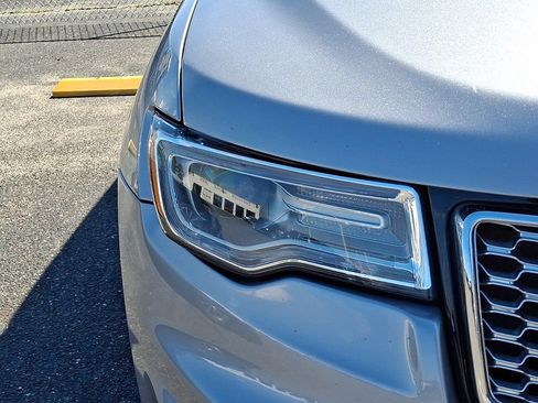 Used 2017 Jeep Grand Cherokee Overland AWD/4WD image 8
