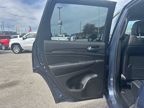 Used 2020 Jeep Grand Cherokee Overland AWD/4WD image 9