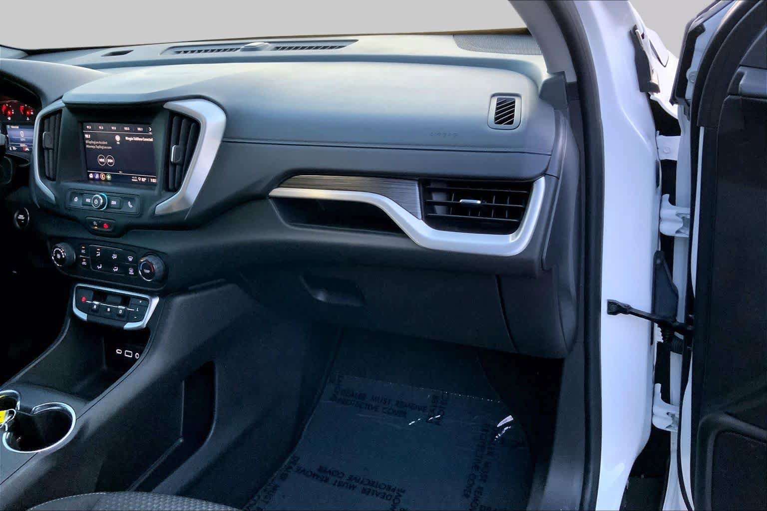 Used 2024 GMC Terrain SLE AWD/4WD image 16