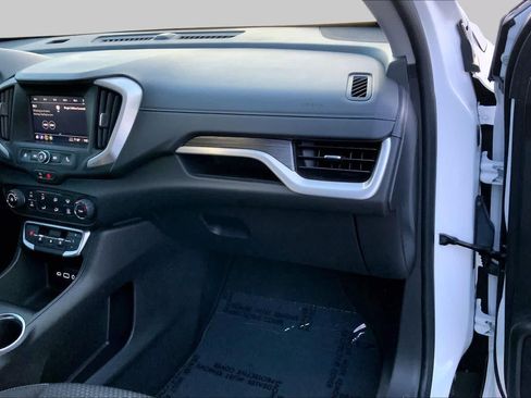 Used 2024 GMC Terrain SLE AWD/4WD image 16