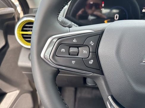 New 2026 Chevrolet Trax ACTIV w/ Sunroof Package FWD image 17