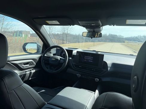 Used 2025 Chevrolet Silverado EV W/T image 18