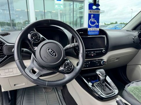 Used 2020 Kia Soul EX FWD image 9
