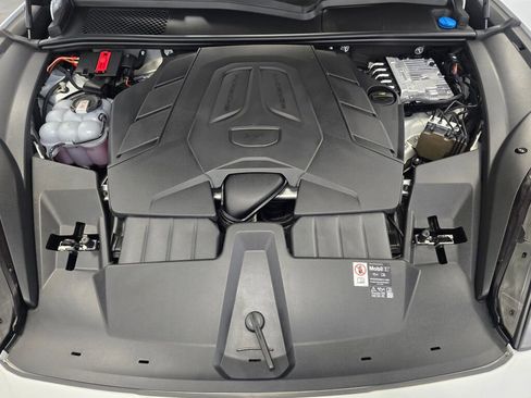 Certified 2025 Porsche Cayenne Coupe image 11
