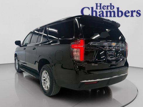 Used 2021 Chevrolet Suburban LT image 3