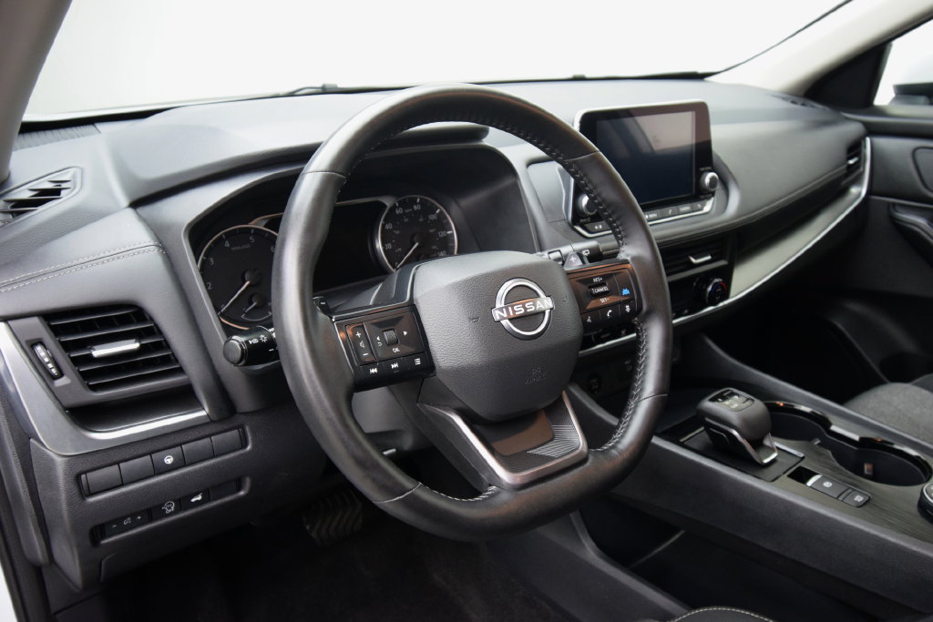 Used 2025 Nissan Rogue SV AWD/4WD image 11