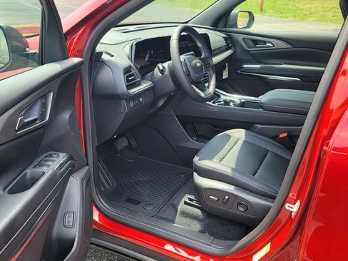 New 2025 Chevrolet Traverse LT w/ Driver Confidence Package image 18