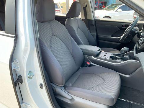 Used 2024 Toyota Highlander LE image 21