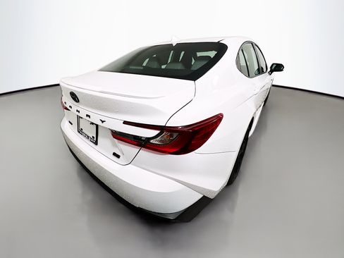 Used 2025 Toyota Camry SE image 4