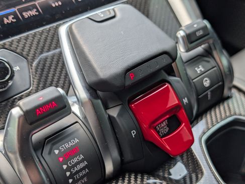 Used 2020 Lamborghini Urus AWD/4WD image 27