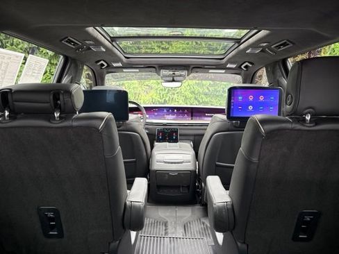Certified 2025 Cadillac Escalade ESV Sport Platinum AWD/4WD image 8