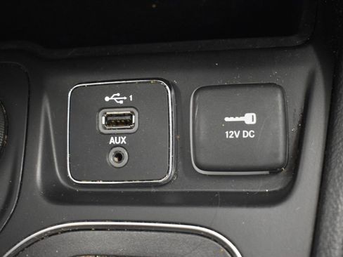 Used 2019 Jeep Cherokee Trailhawk w/ Cold Weather Group image 38