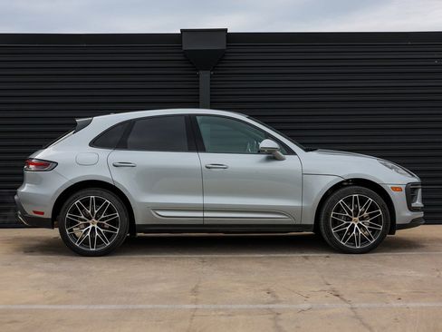 Certified 2025 Porsche Macan image 8