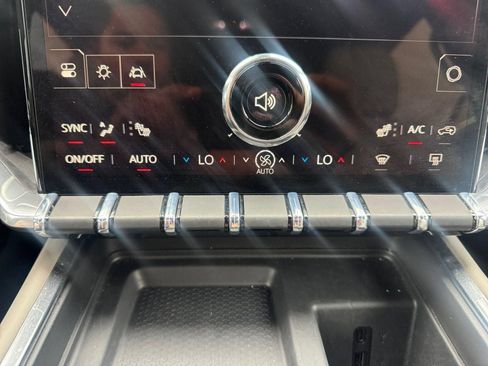 Used 2026 GMC Acadia Elevation w/ Elevation Premium Package FWD image 20
