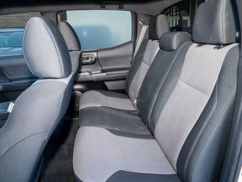 Used 2022 Toyota Tacoma TRD Off-Road image 15