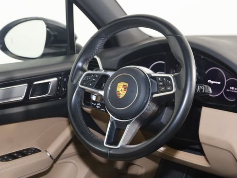 Used 2022 Porsche Cayenne Platinum Edition w/ Premium Package Plus image 28