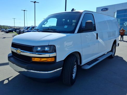 Used 2024 Chevrolet Express 2500 2500 w/ Driver Convenience Package image 7