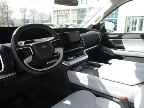 Used 2025 Ford Expedition Platinum image 15