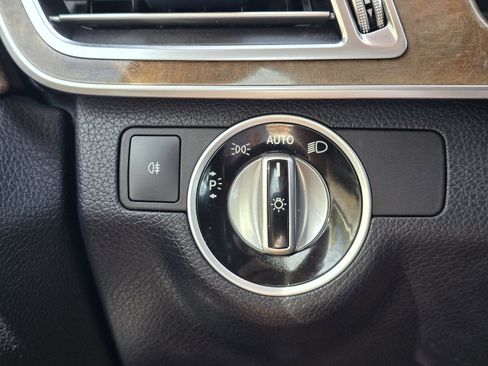 Used 2014 Mercedes-Benz E 350 Sedan image 21