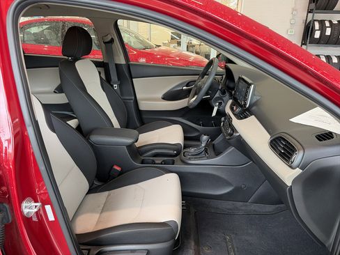 Used 2020 Hyundai Elantra GT FWD image 24