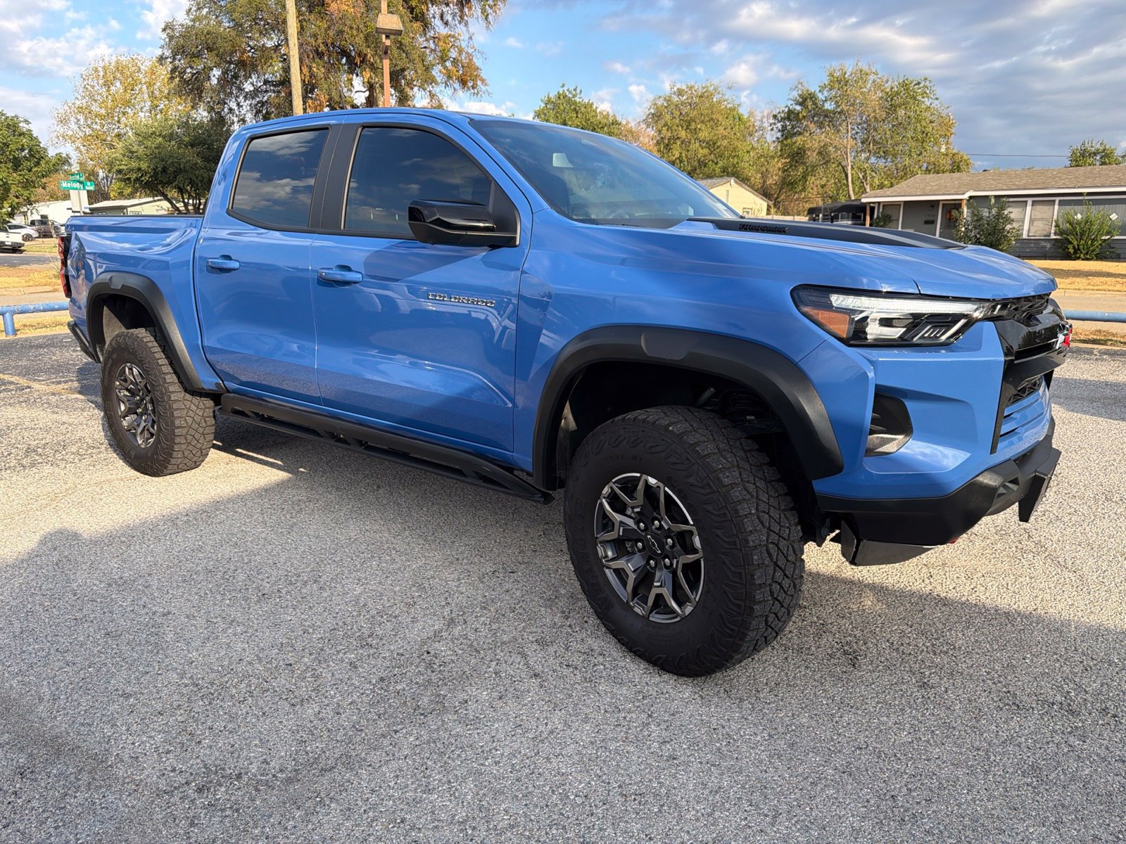 Used 2026 Chevrolet Colorado ZR2 w/ Technology Package AWD/4WD image 3