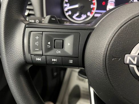 Used 2023 Nissan Rogue S image 25