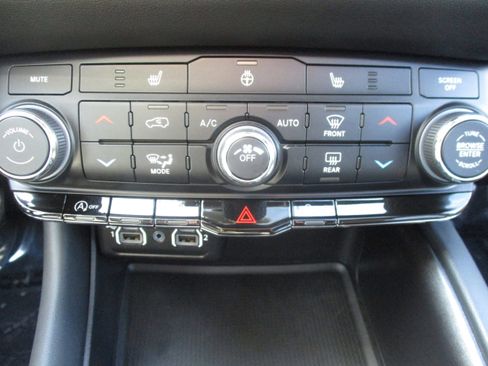 Used 2024 Dodge Durango SXT AWD/4WD image 29