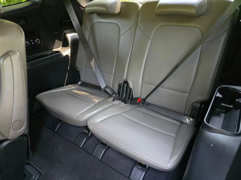 Used 2013 Hyundai Santa Fe Limited AWD/4WD image 18
