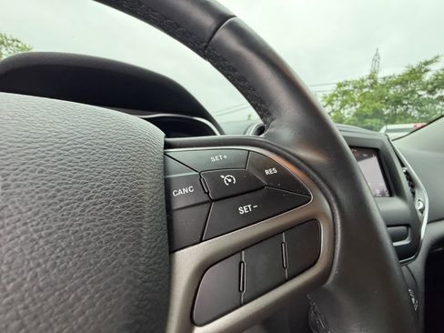 Used 2019 Jeep Cherokee Latitude Plus AWD/4WD image 24