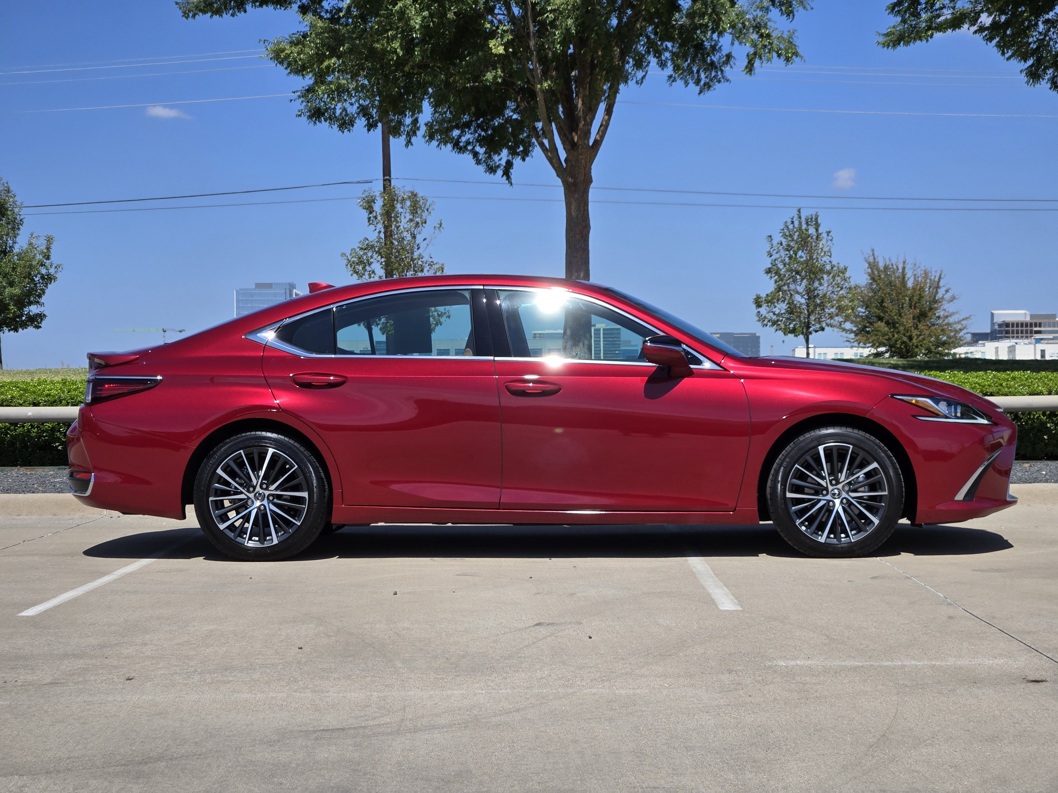 Used 2025 Lexus ES 300h w/ Premium Package FWD image 6
