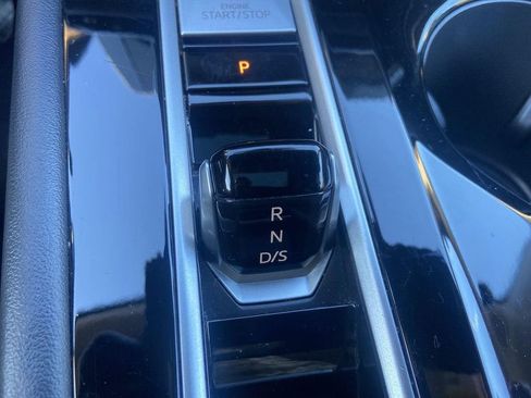 Used 2024 Volkswagen Atlas SE image 16