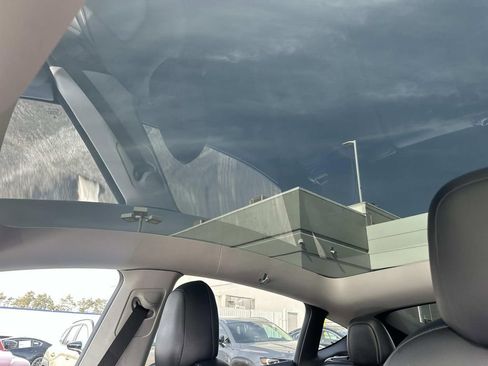 Used 2021 Tesla Model Y Performance image 24